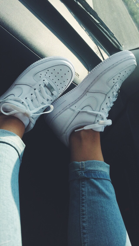 nike air force 1 ripped jeans